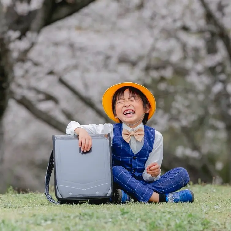 ランドセルと男の子の写真
